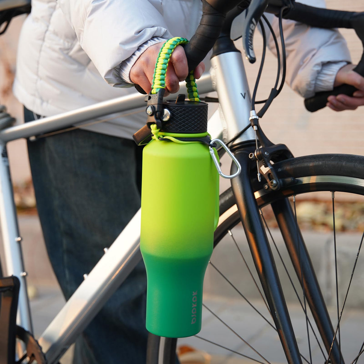 BJPKPK dishwasher-safe bottle simplifies cleaning after workouts and commutes.