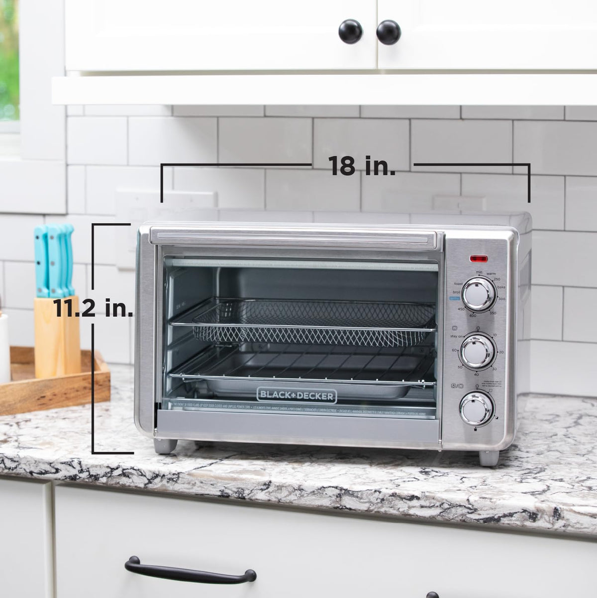 Control knobs on BLACK+DECKER Crisp 'N Bake provide precise settings.