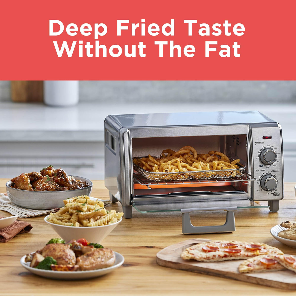 BLACK+DECKER interior holds four slices of bread for fast toasting