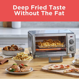 BLACK+DECKER interior holds four slices of bread for fast toasting