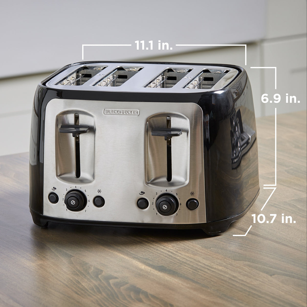 BLACK+DECKER Removable crumb tray for quick cleanup after toasting.