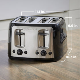 BLACK+DECKER Removable crumb tray for quick cleanup after toasting.