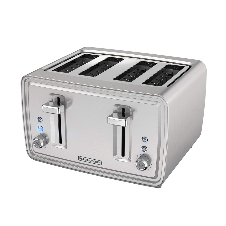 BLACK+DECKER 4-Slice Toaster TR4900SSD front view shows extra-wide slots for bagels and artisan bread