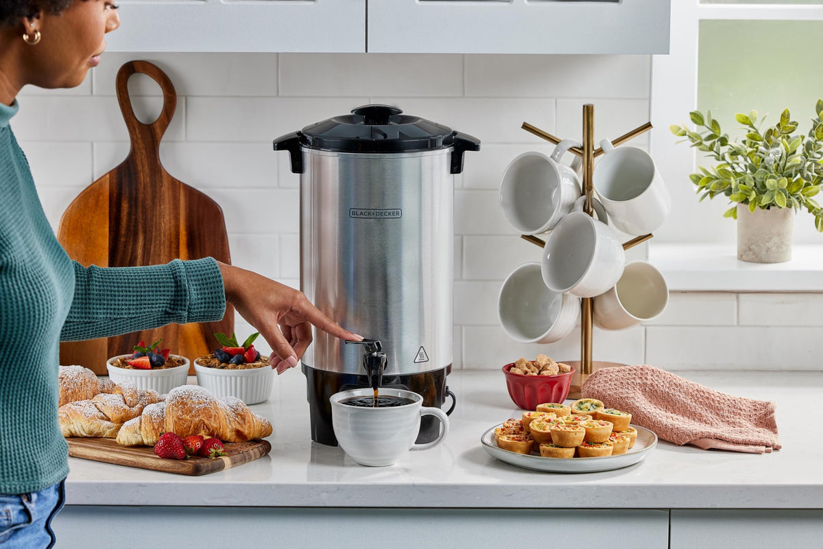 BLACK+DECKER 40-Cup Coffee Urn keep-warm indicator light during service