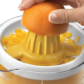 CJ625 dishwasher-safe parts simplify cleanup after juicing sessions.