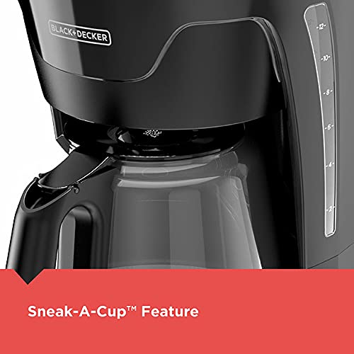 BLACK+DECKER CM1110B Easy Pour carafe minimizes spills.
