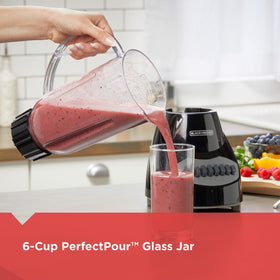 Black+Decker Crush Master blender shows the 4-point blade for efficient blending.