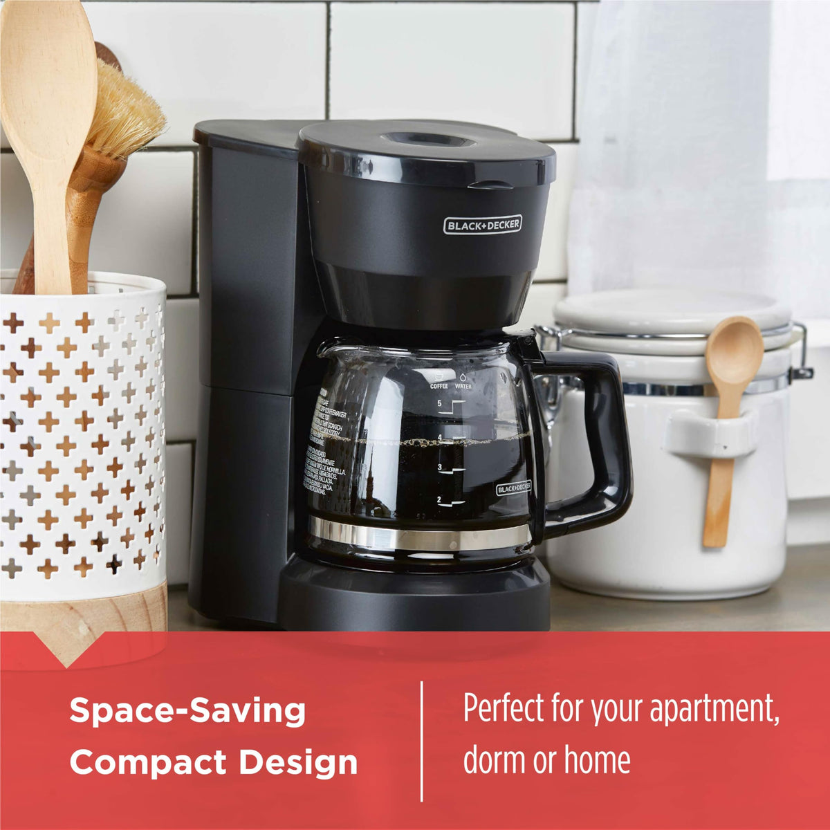 BLACK+DECKER DCM600B level markings aid precise measurement and minimal spill.