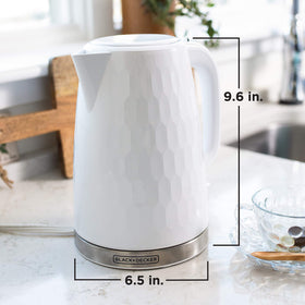BLACK+DECKER KE1560W boil-dry protection ensures safe operation when empty.
