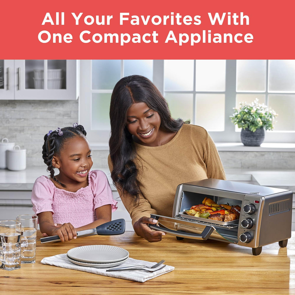 BLACK+DECKER TO1313SBD baking and broiler pan included beside the oven.
