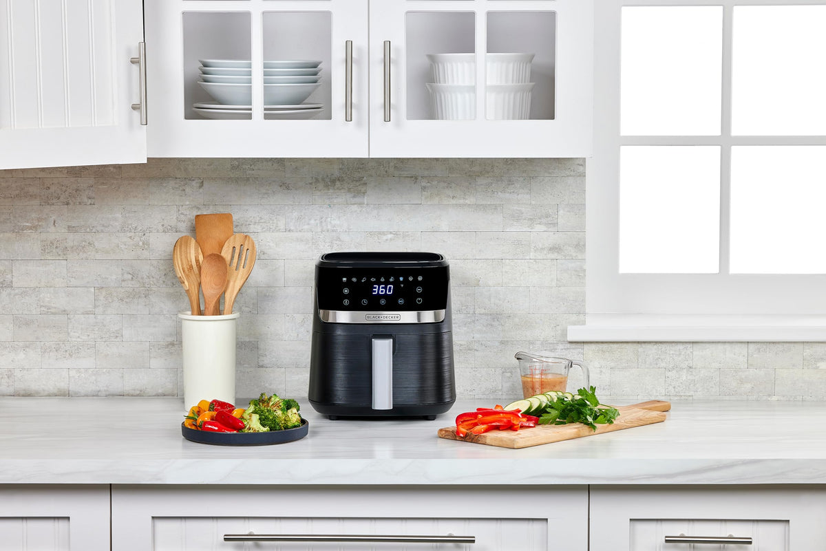 BLACK+DECKER Purifry 4QT handling bake and reheat presets for versatile meals.