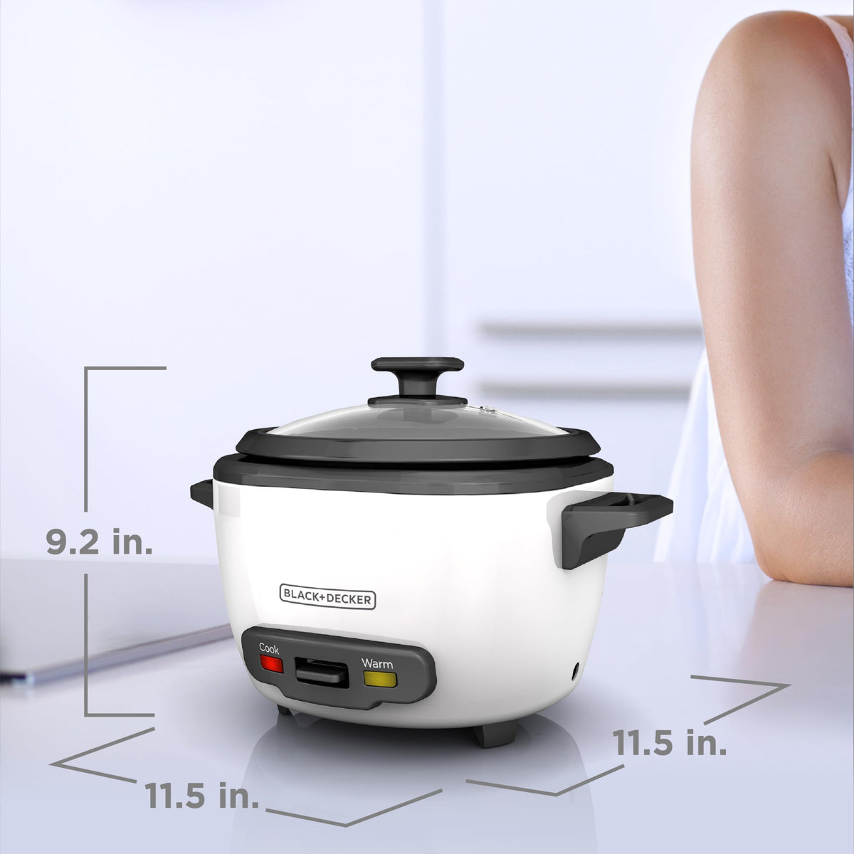 Serving ready rice from BLACK+DECKER RC516 after cooking