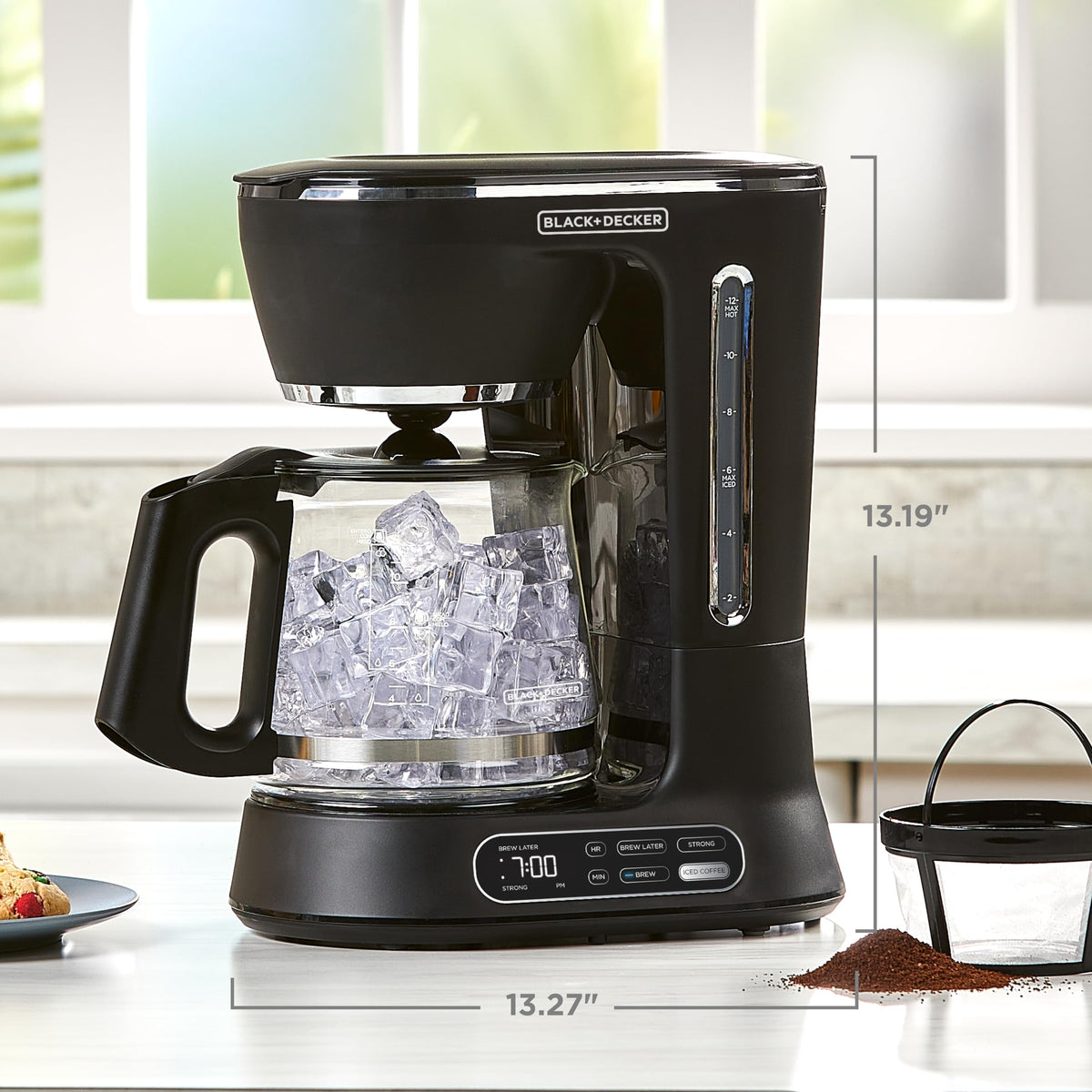 BLACK+DECKER Split Brew keep-warm plate preserves aroma for hours.