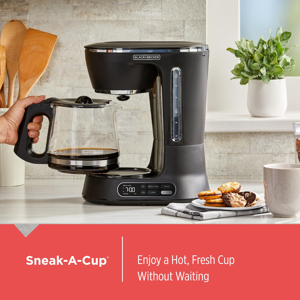 BLACK+DECKER Split Brew vortex technology illustration emphasizes even saturation.