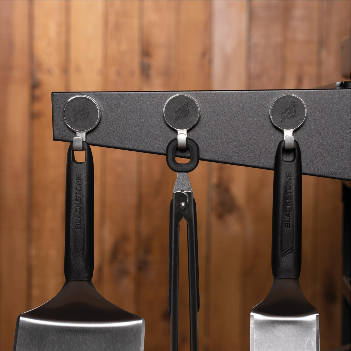 Blackstone 5188 grease guard design helps manage drips while cooking