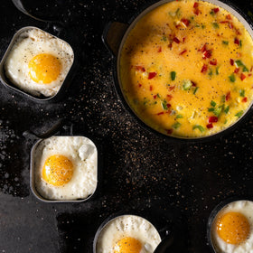 Blackstone egg ring kit featuring heat-resistant handles for safe flipping.