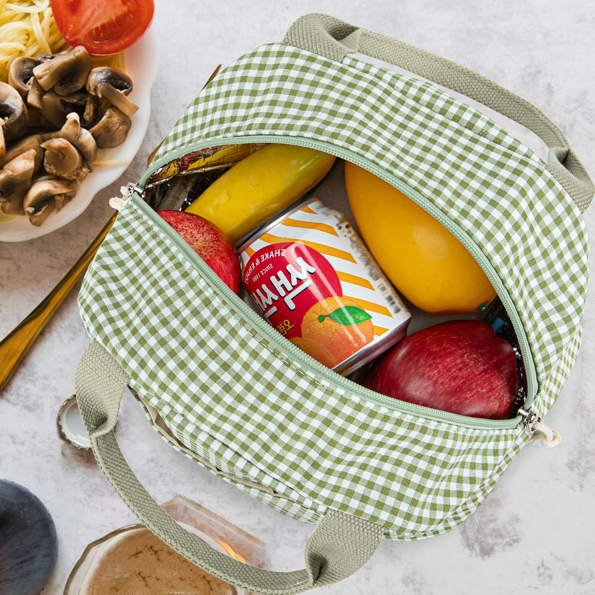 Bluboon lunch-bag ergonomic-handle ensures comfortable carrying all day.