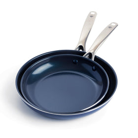 Blue Diamond 9.5-inch pan with diamond-infused coating for effortless nonstick cooking.