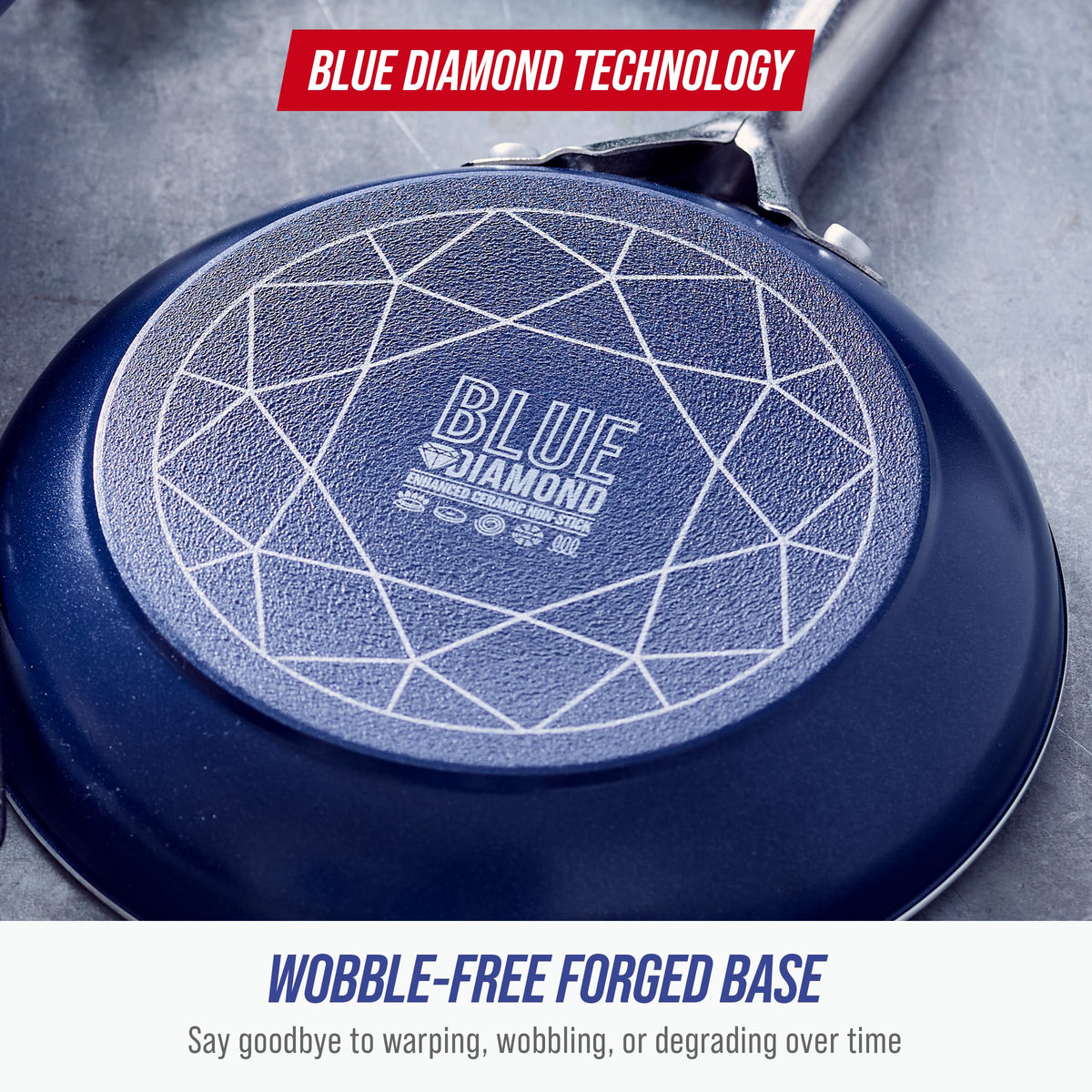 Blue Diamond tempered glass lid in action shows steam and monitoring.