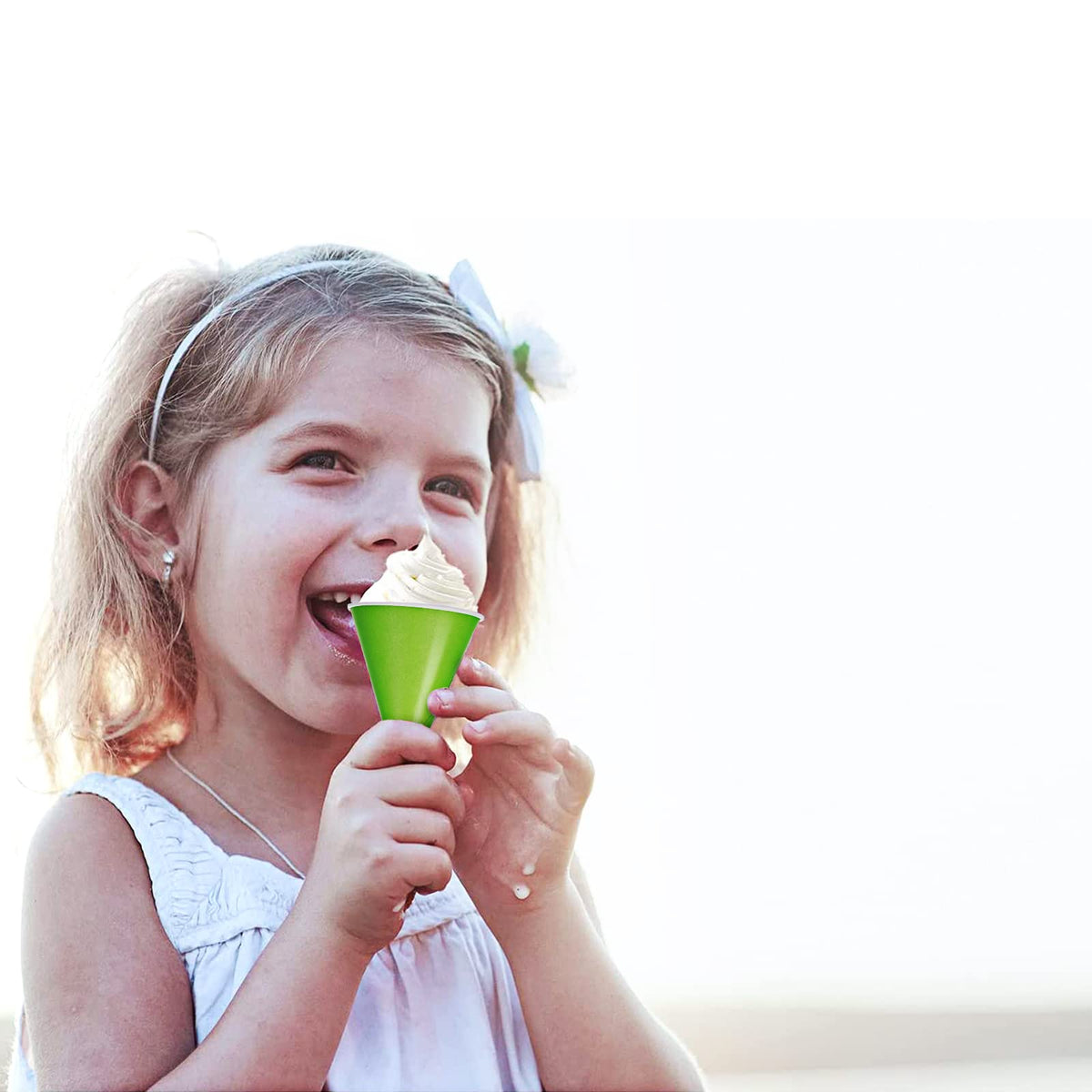 Boao leakproof syrup cups with disposable party utensils for easy serving.