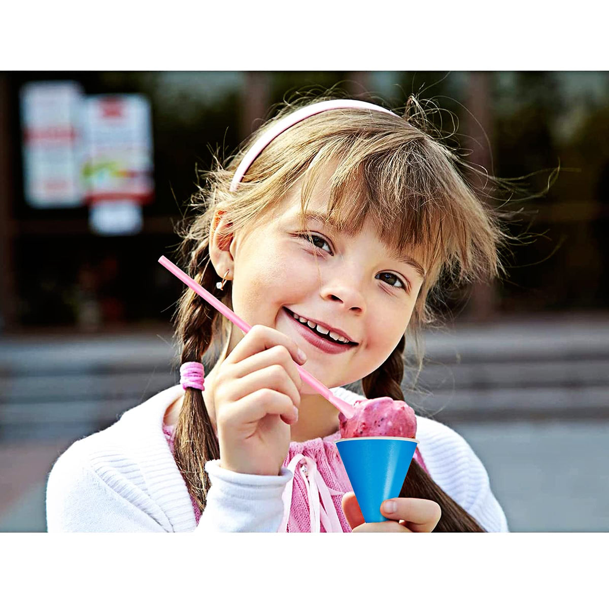 Boao pool party supplies with convenient cups and straws for festivities.