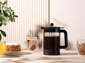Bodum 51oz cold brew coffee maker side view shows locking system and spill protection.