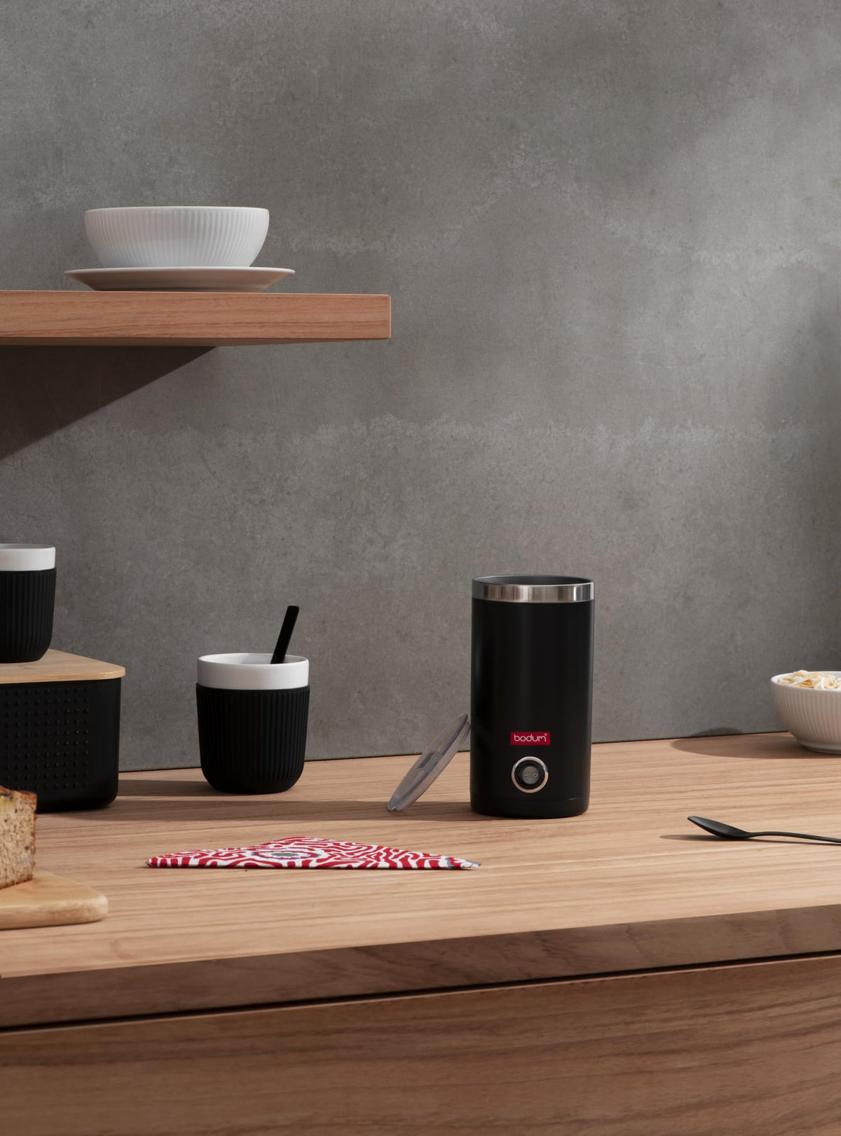 Bodum Bistro milk frother lid transparent view enables monitoring froth texture during use