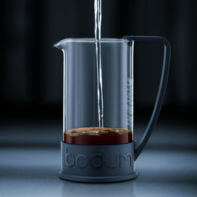 Bodum Brazil 51oz borosilicate glass carafe showing heat resistance and clarity