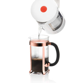 Bodum Chambord black handle provides a comfortable grip during serving.