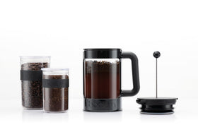 Bodum cold brew system closeup highlights plunger lid and aroma-preserving design.