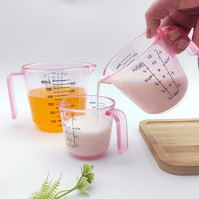 BOEYAA measuring cup with triangle mouth for controlled pouring.