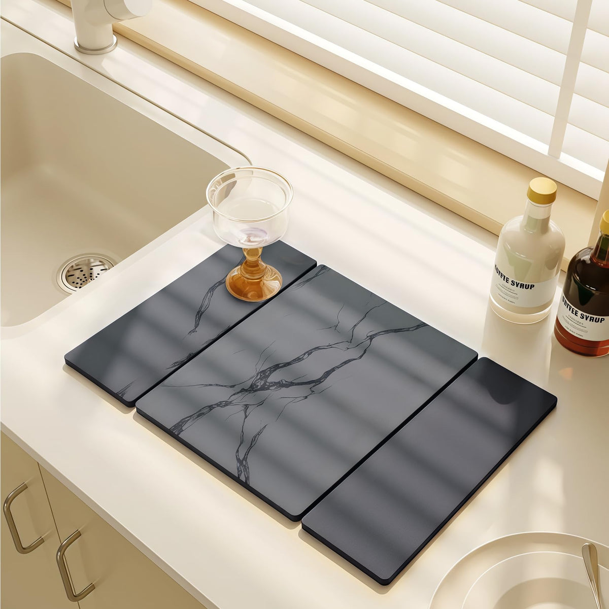 BOMOKS collapsible drying mat folded for compact storage