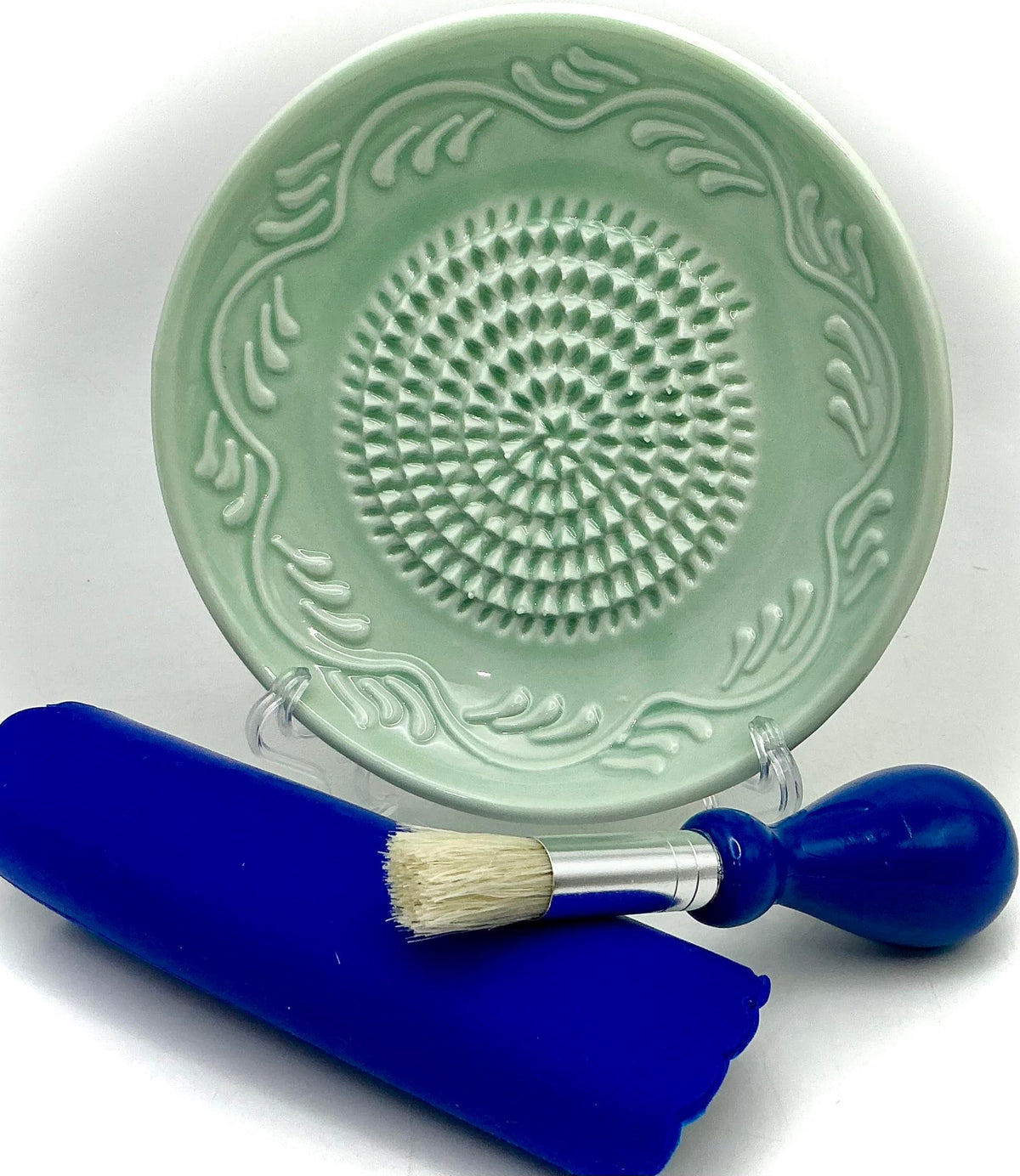 BonCera all-in-one set keeps garlic, ginger, and more neatly organized.