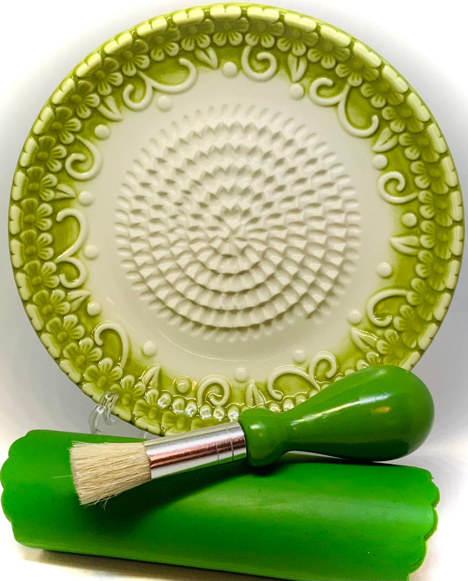 BonCera ceramic grater plate with center ridges for quick shredding of garlic and ginger.