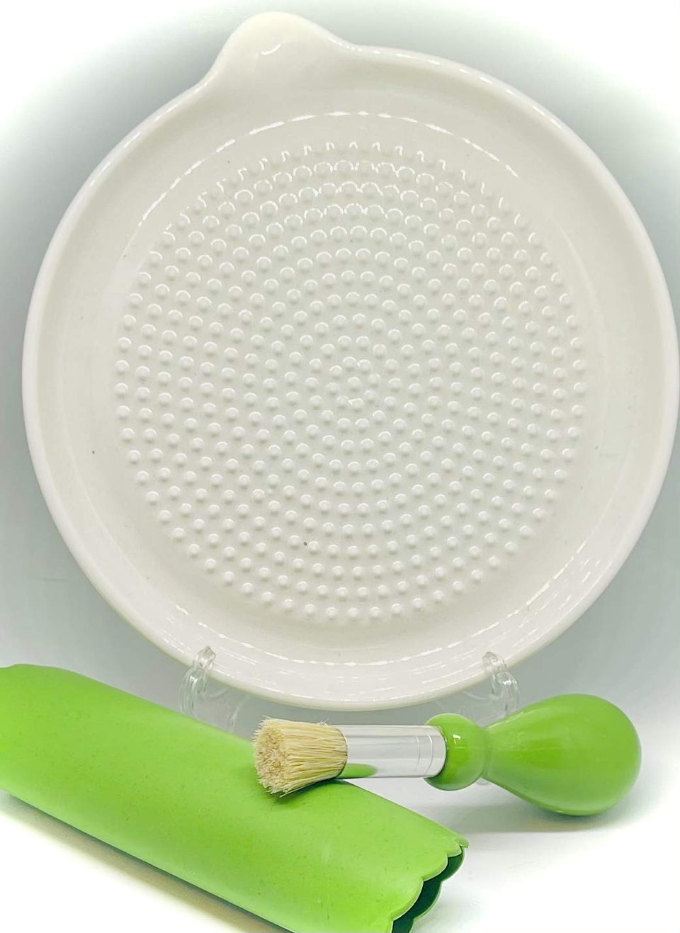 BonCera ceramic grater plate with a 6.5-inch surface for quick shredding.