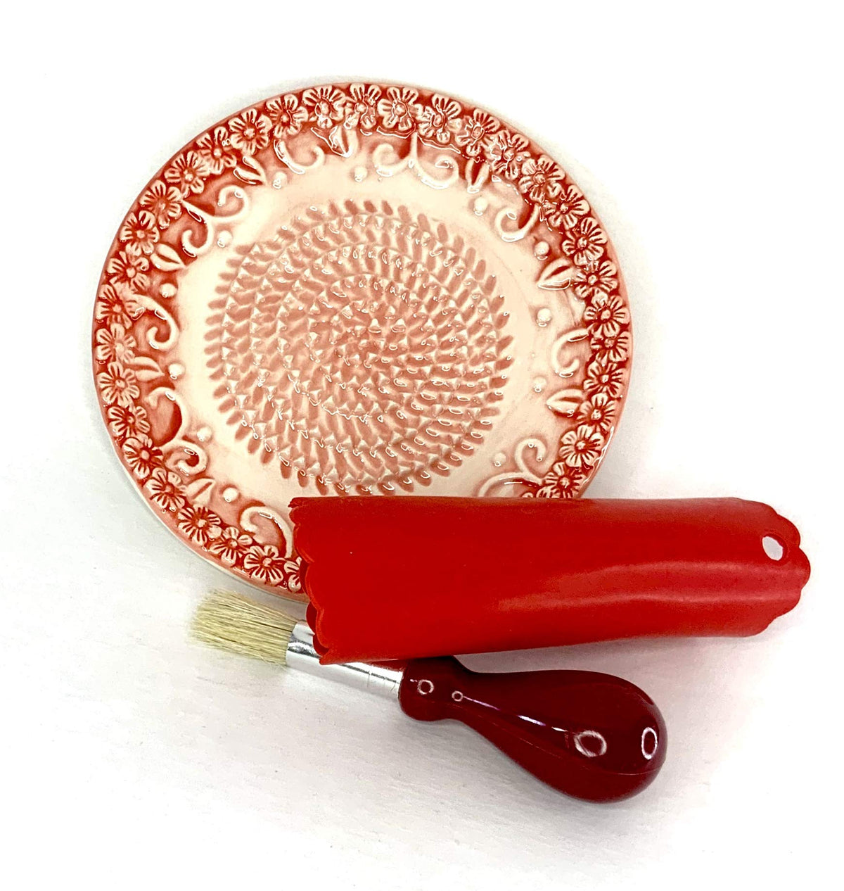 BonCera gathering brush removes shredded ingredients from the plate.