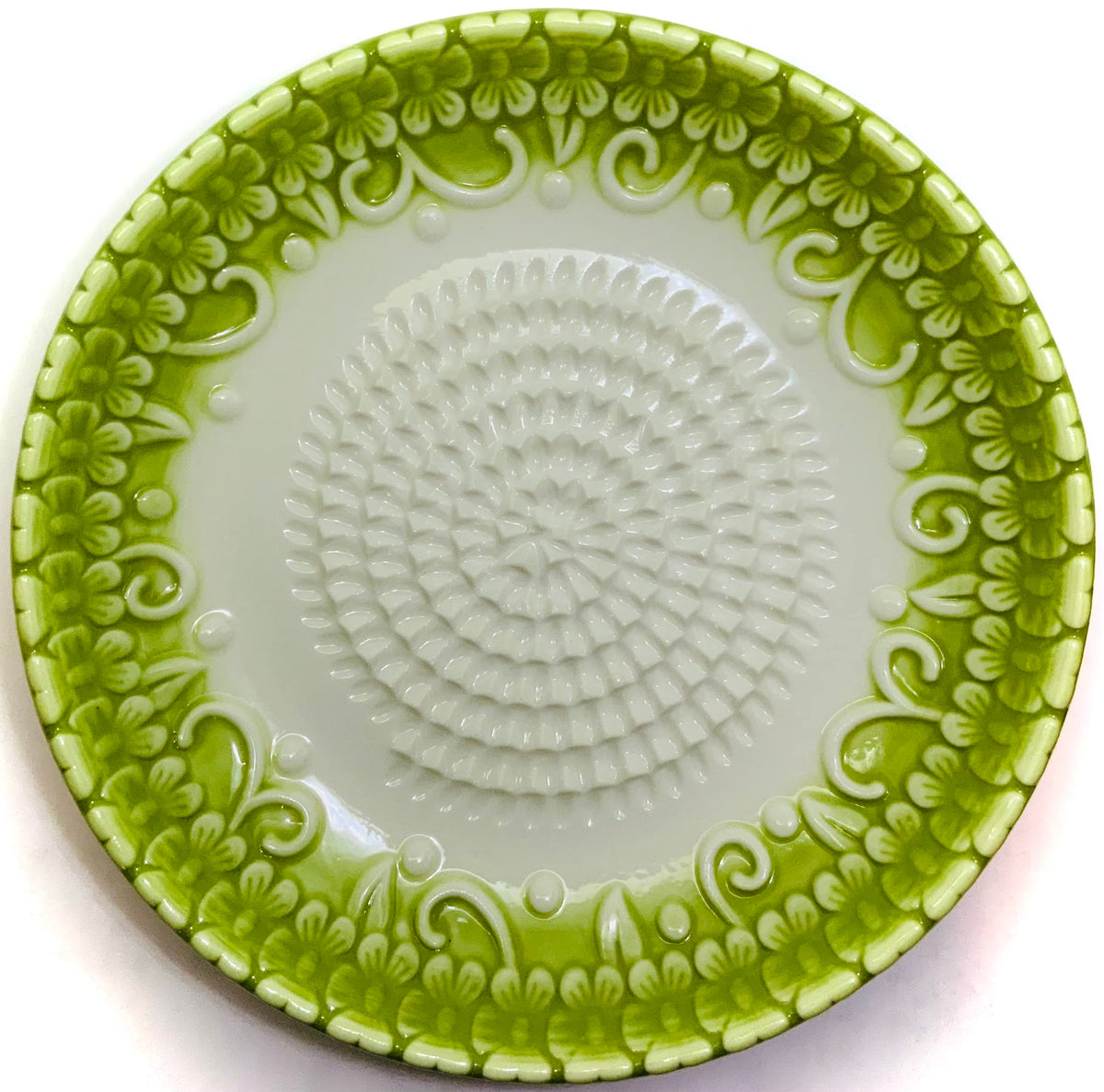 BonCera gathering brush removes shredded ingredients from the plate easily.