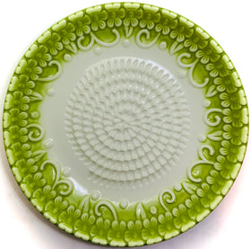 BonCera gathering brush removes shredded ingredients from the plate easily.