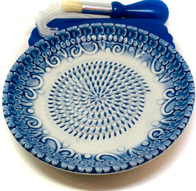 BonCera peeler tube eases garlic peeling during prep.