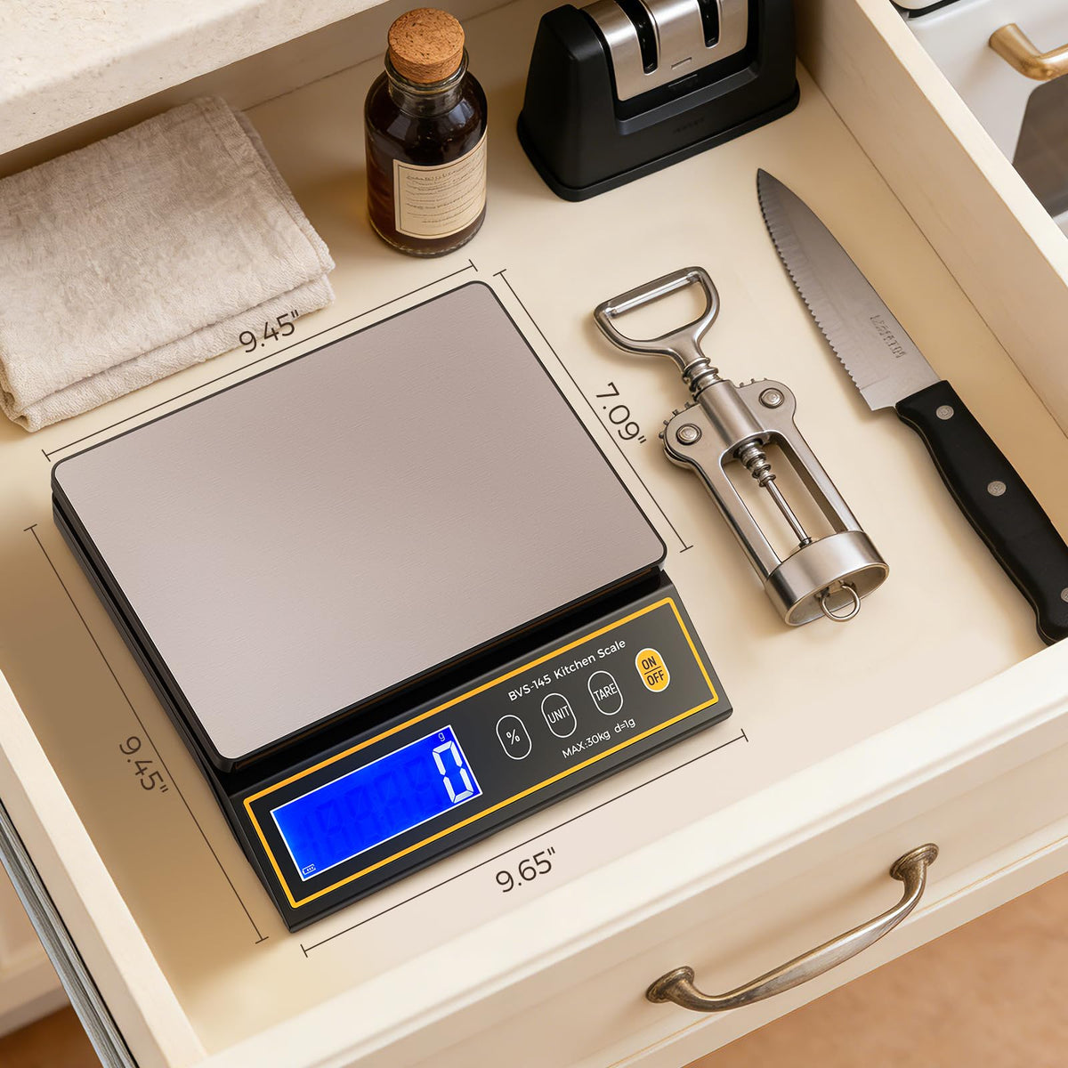 Bonvoisin baking scale durable stainless steel platter and sturdy shell.