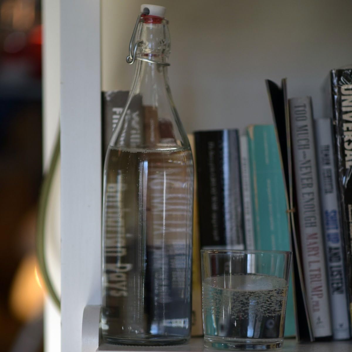 Clear Giara glass design enhances kitchen aesthetics and display