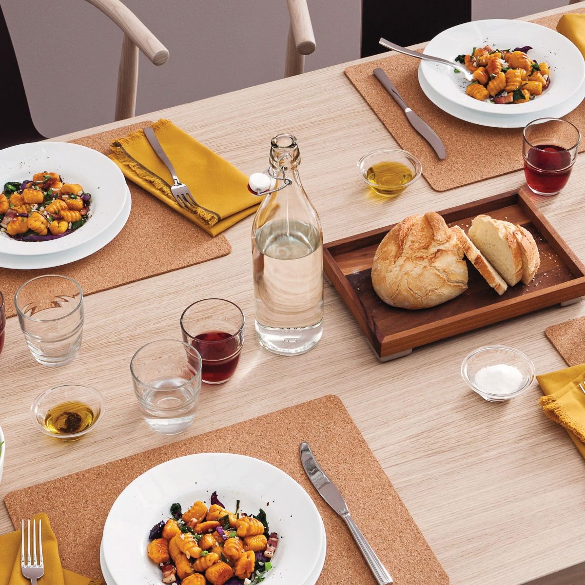 Giara glass bottle shows durability and BPA-free glass quality