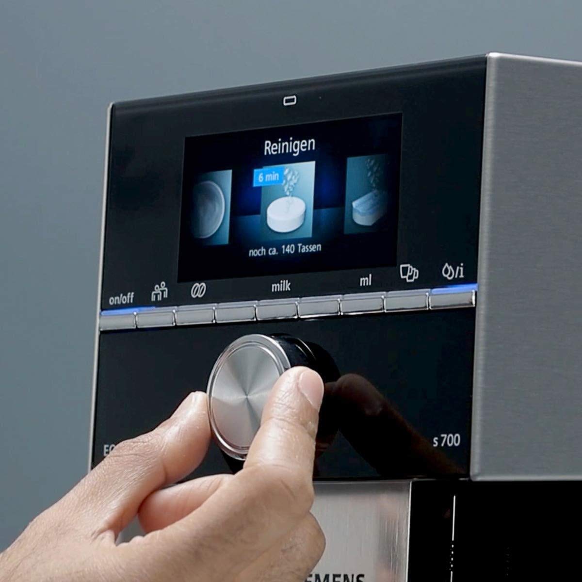 Bosch Cleaning Tablets clean thermos flasks and help prevent inner blockages