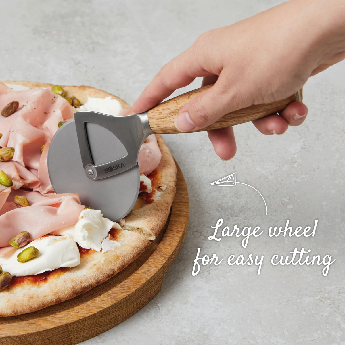 Boska Oslo in use with dough demonstrates precise, clean cuts.