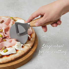 Boska Oslo in use with dough demonstrates precise, clean cuts.