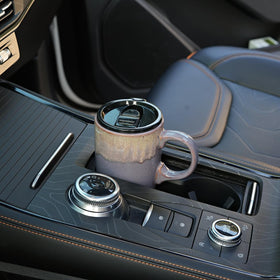 Lid open on Bosmarlin mug, highlighting sip-friendly design and splash protection.