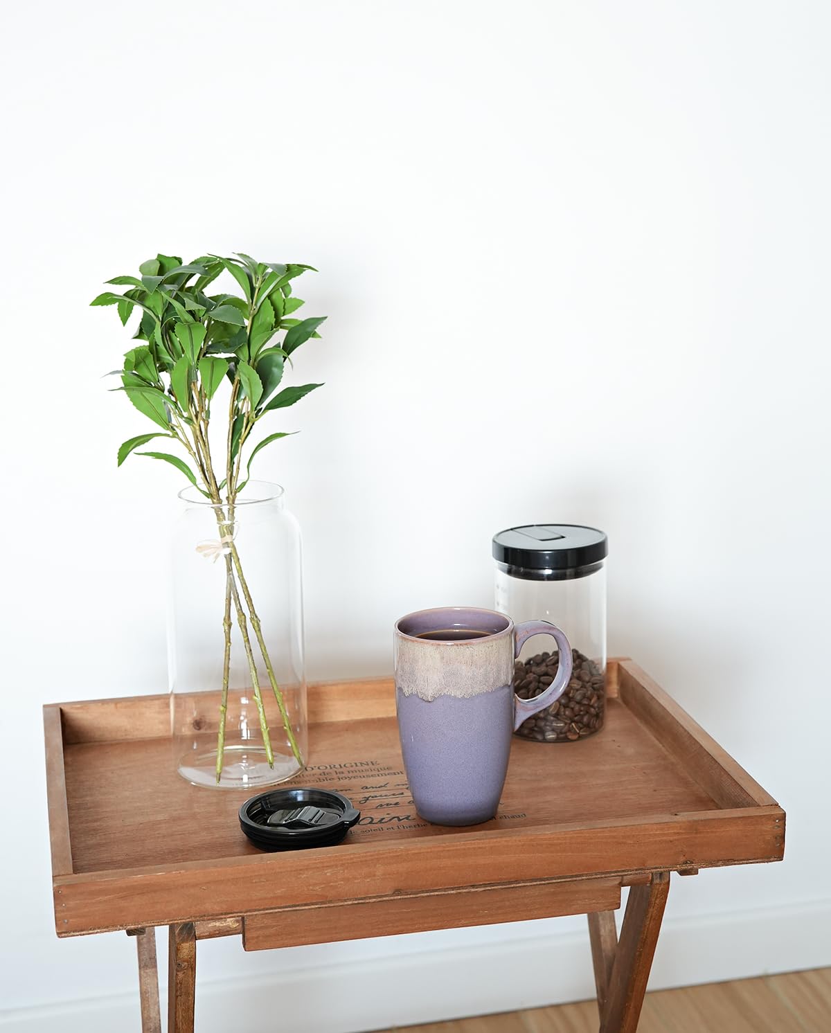 Bosmarlin mug seated in a car cup holder, ready for travel.
