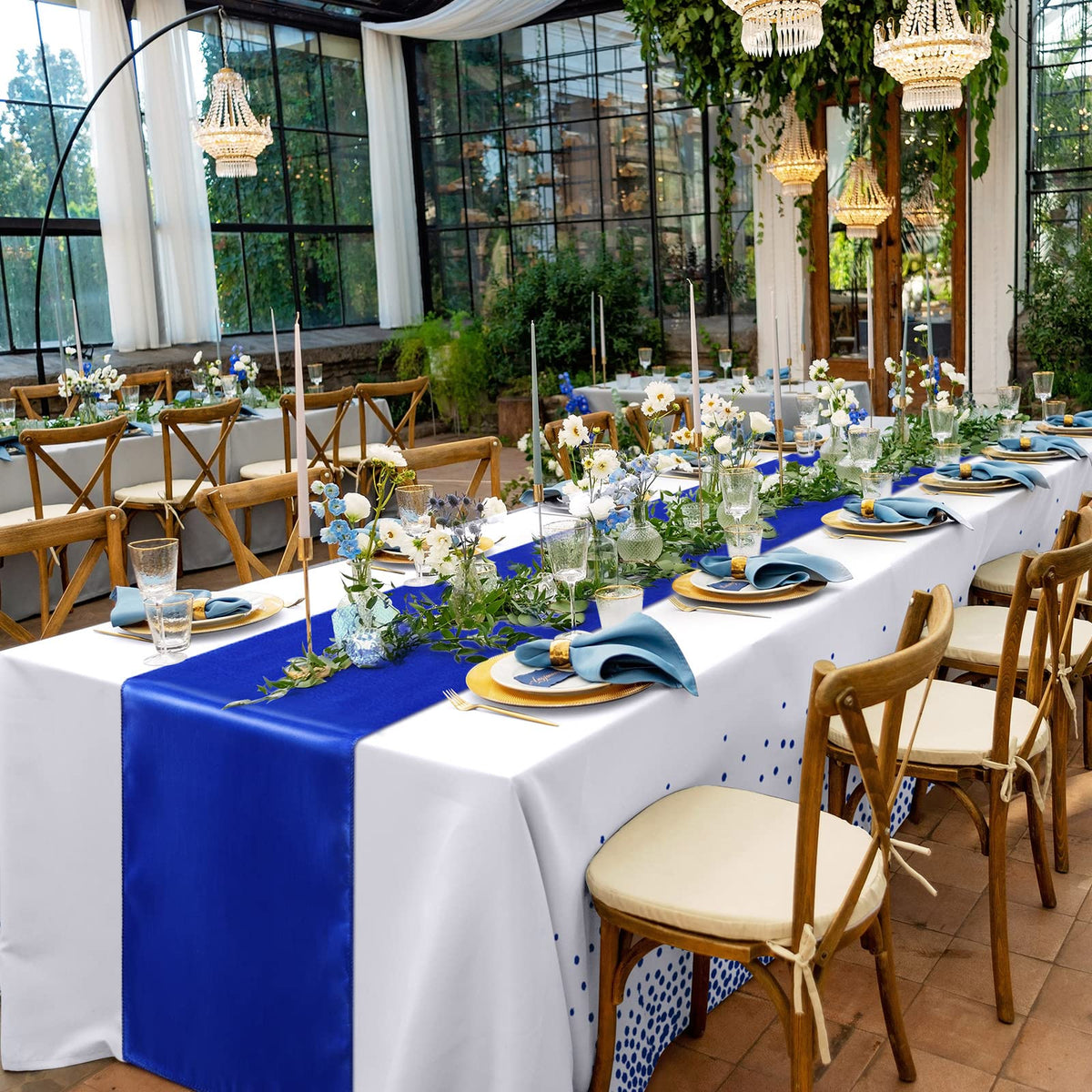 Breling PEVA tablecloth resists spills and moisture for easy use.