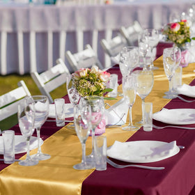 Breling waterproof PEVA tablecloth resists spills during outdoor events.