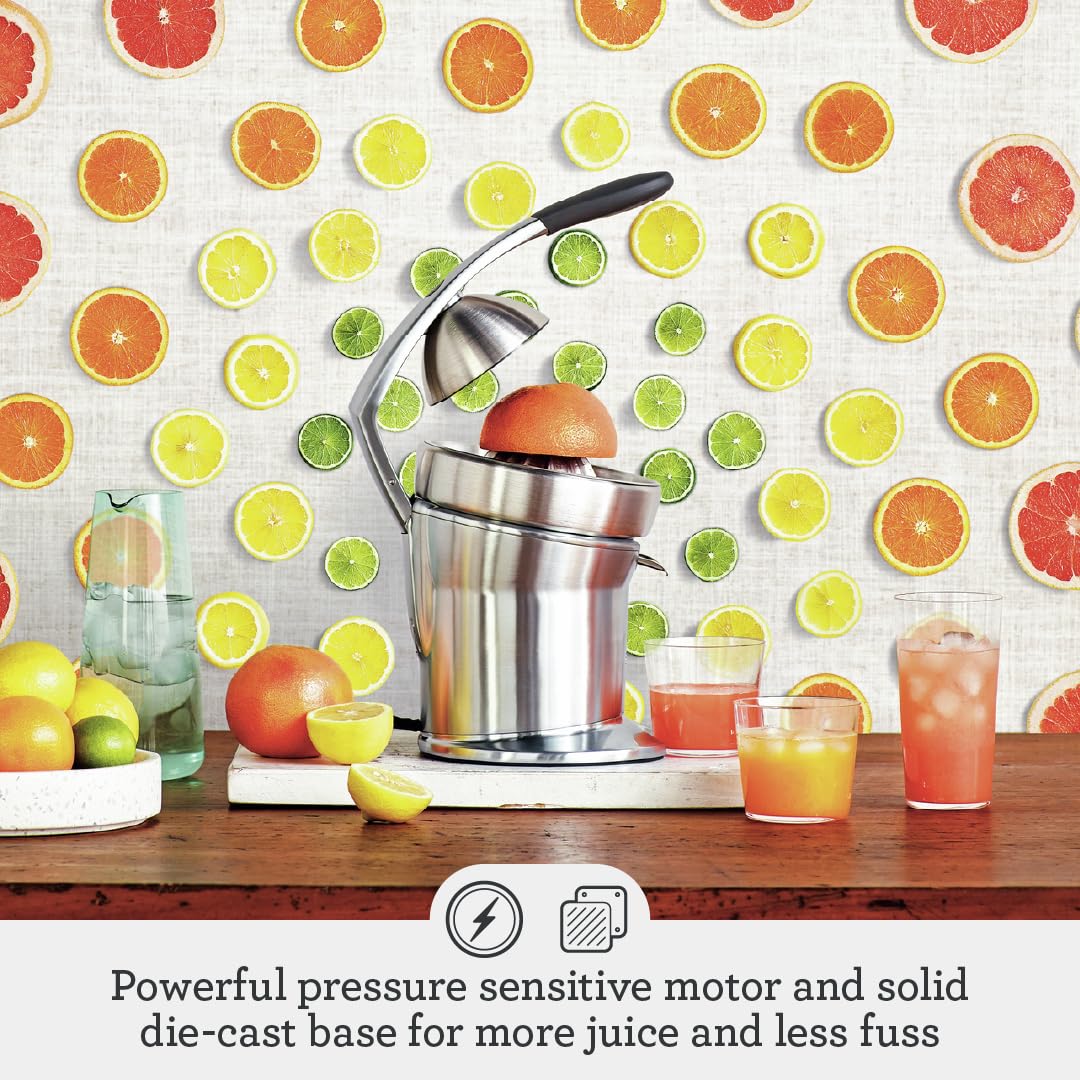 Breville 800CPXL arm in action ensures steady pressing for effortless juice.
